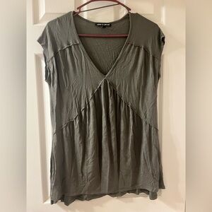 cable & gauge women’s olive green short sleeve top